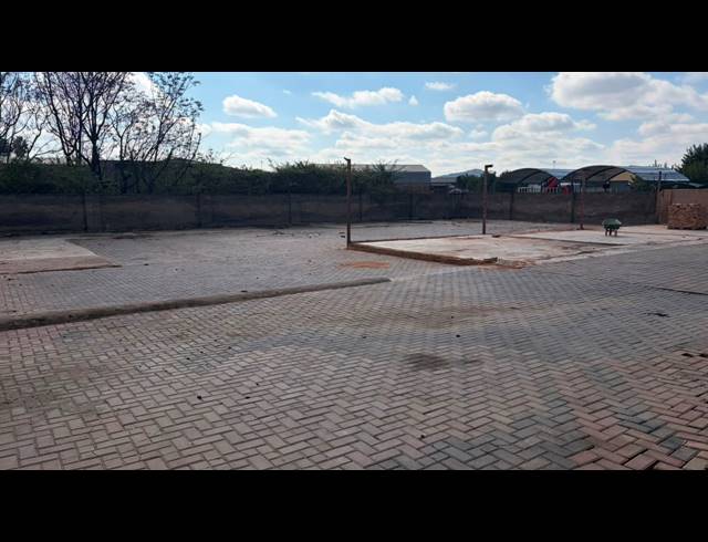 750M² WAREHOUSE TO LET IN ROSSLYN